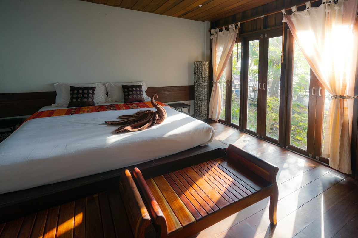 Illustrative Deluxe room photograph 2